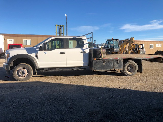 2018 Ford F550 Super Duty 4X4 Crew Cab Deck Truck in Cars & Trucks in Calgary - Image 2