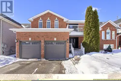 Beautiful Detached Home, Located on a Quiet Crescent with Standout Curb Appeal! This Spacious Home B...