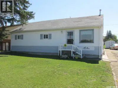 Welcome to 604 Railway Ave W in Nipawin, SK! This 856 sq ft home features a cozy kitchen, with the l...