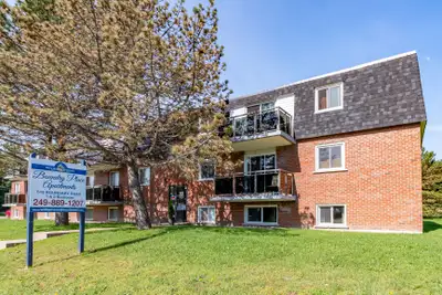 Welcome to Boundary Place Apartments, located between the sought-after Eastside and Grandview Garden...