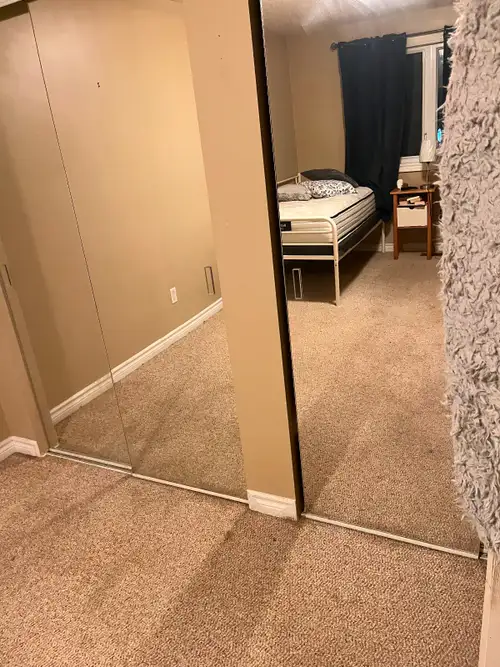 1 Beroom in a large townhouse available. ASAP. Must be pet friendly. One person only. Quiet and clea...