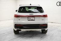 This Audi Q5 boasts a Intercooled Turbo Gas/Electric I-4 2.0 L/121 engine powering this Automatic tr... (image 5)