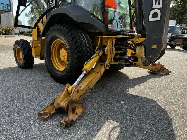 2010 John Deere 310SJ 4x4 Wheel Loader Extended Hoe 4 in 1 92 in in Heavy Trucks in Edmonton - Image 27
