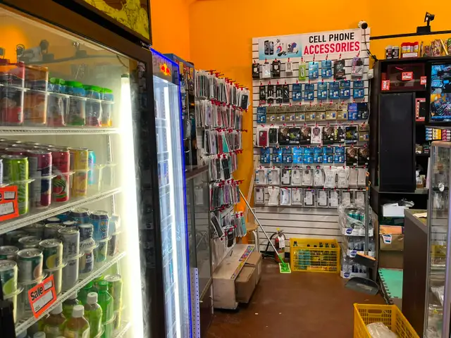 Smoke shop with Lotto in Commercial & Office Space for Sale in Burnaby/New Westminster - Image 6
