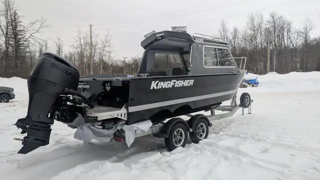 2026 Kingfisher Boats Escape 2225 Hard Top Black Suzuki DF250TXS in Powerboats & Motorboats in Barrie - Image 7