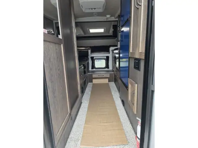 2026 Northern Lite Limited Edition 8-11EXLEDB Face-to-Face Dinet in Travel Trailers & Campers in Penticton - Image 8