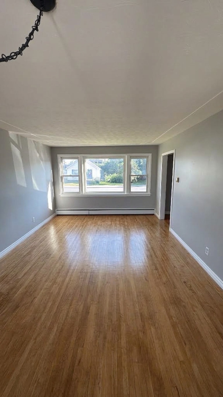 3 Bed / 1 Bath Home in Sault Ste. Marie, ON – $2,199/month + Uti 4