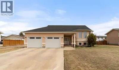 Space, design and a location that makes everyday living easy — this Family friendly, 5 bedroom plus...