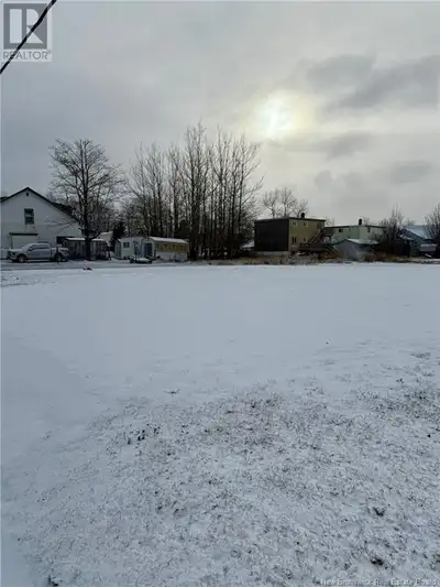 What a great opportunity to lease a parcel over half an acre of land on Rothesay Ave. High traffic l...