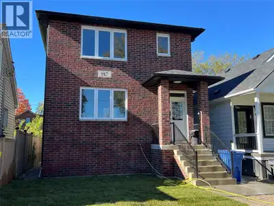 Ideal for students or professionals. One room with a shared bathroom (shared with only one other roo...