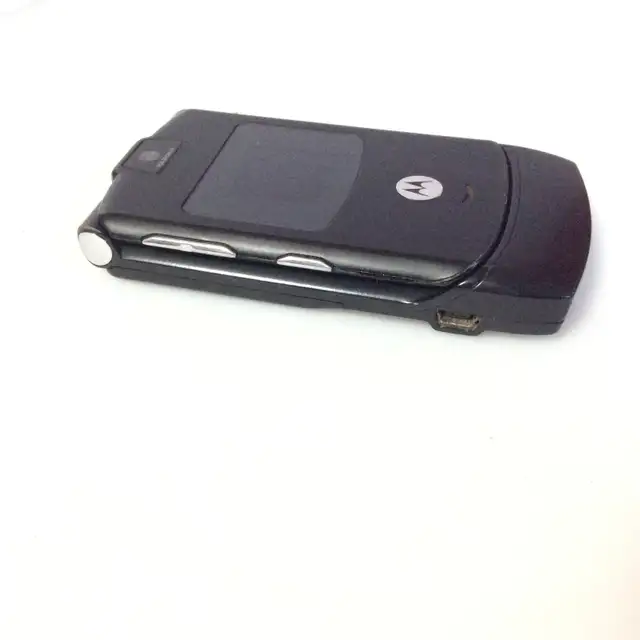 Motorola RAZR V3 cell phone in Cell Phones in Mississauga / Peel Region - Image 2