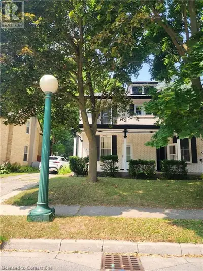 18 OAK Street Cambridge, Ontario