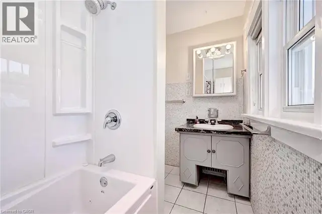 147 COURTLAND Avenue E Kitchener, Ontario in Houses for Sale in Kitchener / Waterloo - Image 24