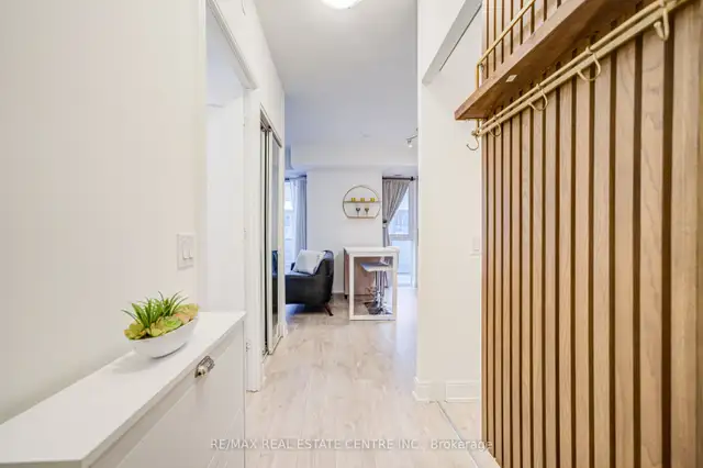 Prime Toronto Location! 1 Bed + Den Condo! in Condos for Sale in City of Toronto - Image 2