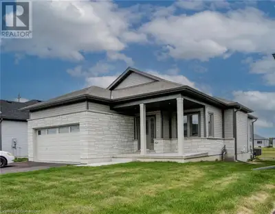 Welcome to this beautifully maintained, modern 2 bedroom, 2 bathroom home located in a desirable nei...