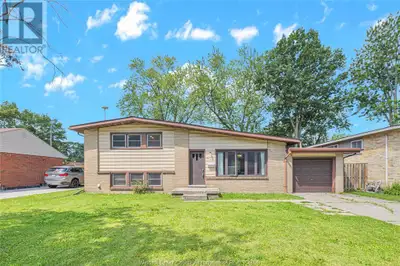 Welcome to this charming 3-level side split in the heart of desirable South Windsor! Perfectly locat...