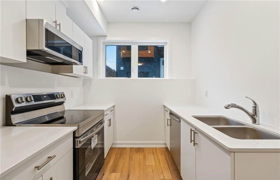 781 Clare Ave, Welland (214) - 1 Bedroom Apartment 4