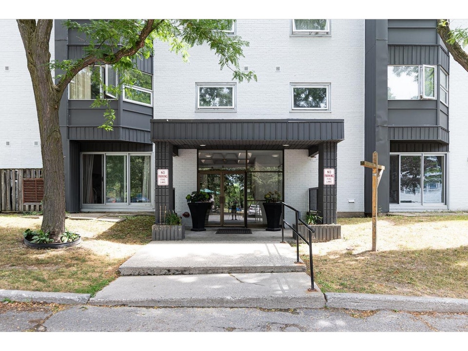 2 Bedroom Apartment for Rent - 700-710 Sir John A. MacDonald Blv 2