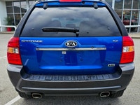 Experience the reliable and versatile 2007 Kia Sportage in a stunning blue finish with front-wheel d... (image 5)