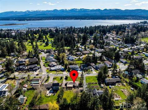 1760 Robb Ave in Houses for Sale in Comox / Courtenay / Cumberland - Image 2