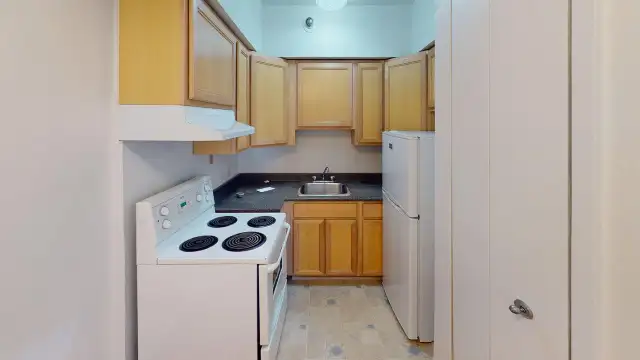BRIGHT ONE BEDROOM WITH BALCONY STEPS TO DAL, SMU & DOWNTOWN!!!63008313931011124