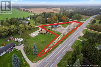 Prime highway commercial investment opportunity in the growing community of Chatsworth, just 10 minu...