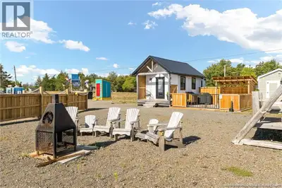 WATERFRONT / INVESTMENT OPPORTUNITY / TURNKEY AIRBNB / DEVELOPMENT POTENTIAL. Welcome to Cap-Lumière...