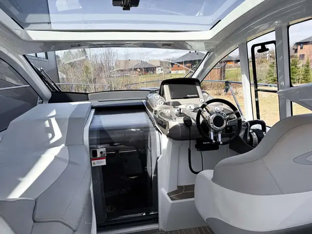 2021 Cobrey 33 HT in Powerboats & Motorboats in Rimouski / Bas-St-Laurent - Image 10