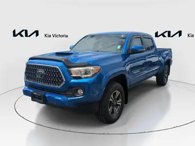 Experience the robustness and reliability of the 2018 Toyota Tacoma 4x4 Double Cab V6 Auto SR5 in a...