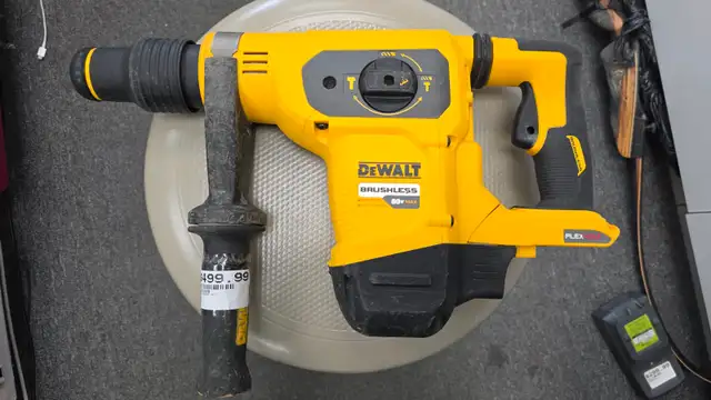 DEWALT 60V Brushless  SDS MAX Combination Rotary Hammer TOOLONLY in Power Tools in Oakville / Halton Region - Image 2