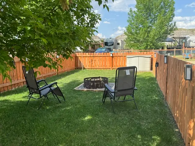 RV campsite with trailer for sale in Alberta in Canada - Image 4