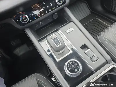 2025 Mitsubishi Outlander Plug-In Hybrid SE | NO ACCIDENTS EV, View more
