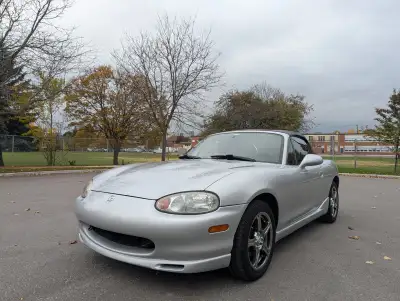 2000 Mazda MX-5 Miata • 124,077 km • $11,495 +HST/lic ACCIDENT-FREE CARFAX — classic roadster, manua...