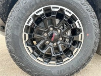 This GMC Canyon delivers a Turbocharged Gas I4 2.7L/ engine powering this Automatic transmission. TR... (image 9)