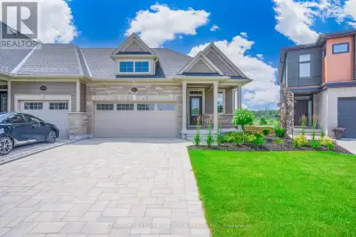 EXCEPTIONAL 2023 RINALDI BUILT END UNIT TOWNHOME!Stunning 1,462 sq.ft. freehold bungalow townhome in...