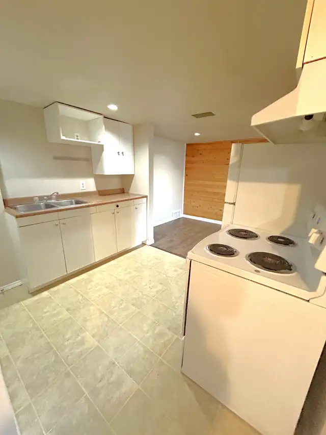 1BR - LEGAL, Affordable + Quality/near off leash dog park/Pet OK