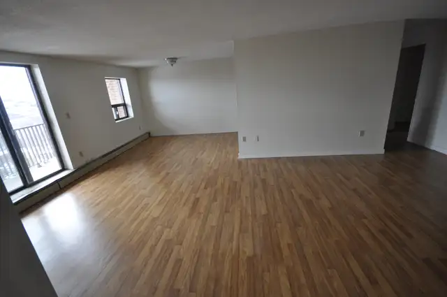 Bonik Tower- Large 1 Bedroom Units- Off Lasalle!63006664194305121