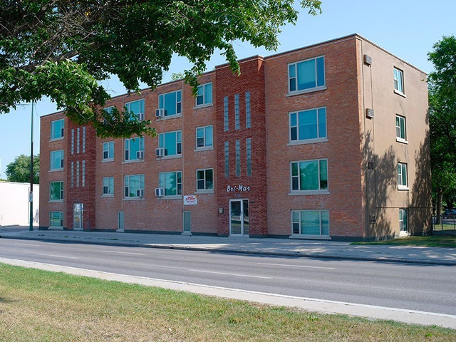 The Bri-Mar Apartments in Long Term Rentals in Winnipeg
