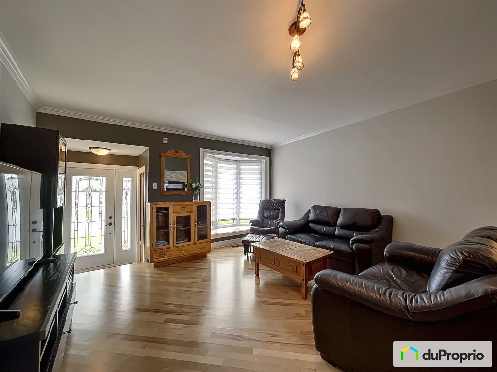$632,000 - Bungalow for sale in Longueuil (St-Hubert) — photo 3