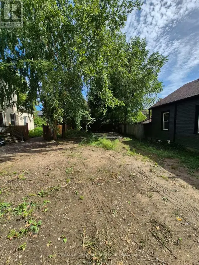 51 PEARL STREET Brantford, Ontario in Land for Sale in Brantford - Image 10