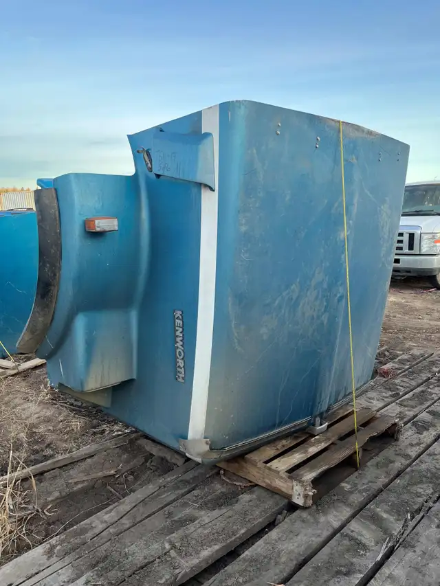 KENWORTH T800 VARIOUS HOODS INCLUDING WIDE HOOD OFFERS? in Heavy Equipment Parts & Accessories in Edmonton - Image 8
