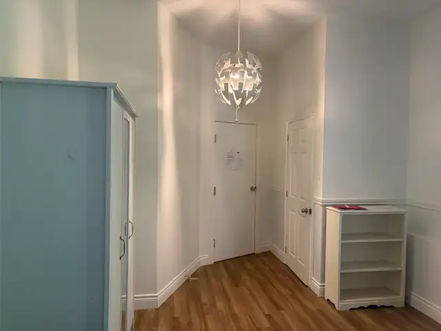 Très belle grande chambre à louer, Ste-Foy Libre in Room Rentals & Roommates in Québec City - Image 4