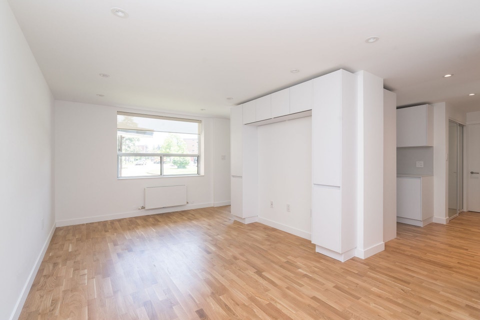 renovated two bedroom, eglinton and dvp - ID 895 5