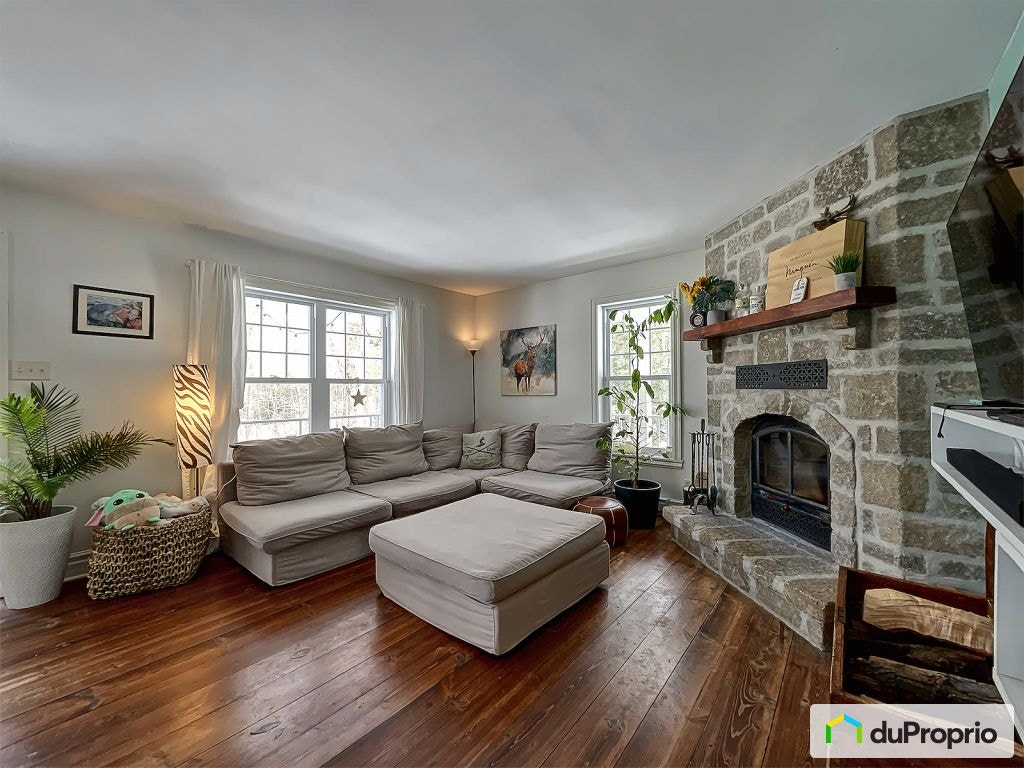 $749,000 - 2 Storey for sale in St-Hippolyte — photo 1