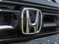 Engine: V6 Cylinder Engine 3.5L L/100Km City: 12.6 L/100Km Hwy: 9.9 Safety Equipment Traffic Jam Ass... (image 6)