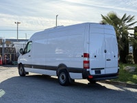 2016 Mercedes Benz Sprinter 2500 Reefer Kingtec T355 Up to -18°C(0°F) R404A Espar Cabin Heater AM/FM... (image 6)