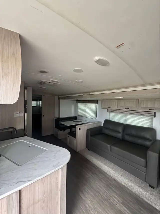 2023 CRUISER RV SHADOW CRUISER 325BHS 37FT in Cargo & Utility Trailers in Delta/Surrey/Langley - Image 3