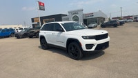 This Dealership Service Loaner Demo 2025 Jeep Grand Cherokee Altitude 4x4 has the 3.6L Pentastar Vvt... (image 1)
