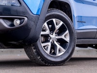 CARGET AUTOMOTIVE is thrilled to offer this 2017 Jeep Cherokee Trailhawk, an off-road-capable SUV fe... (image 2)