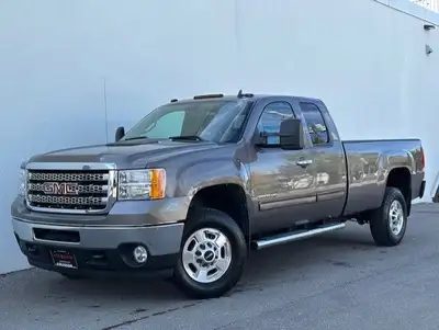 CERTIFICATION INCLUDED!! ABSOLUTELY MINT TRUCK!! SLE ONLY 100,000KM ALL ORIGINAL!! 4X4!! 6.0L V8! 4...